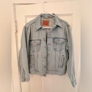 Levi’s Women's Ex-Boyfriend Trucker Jacket, size medium